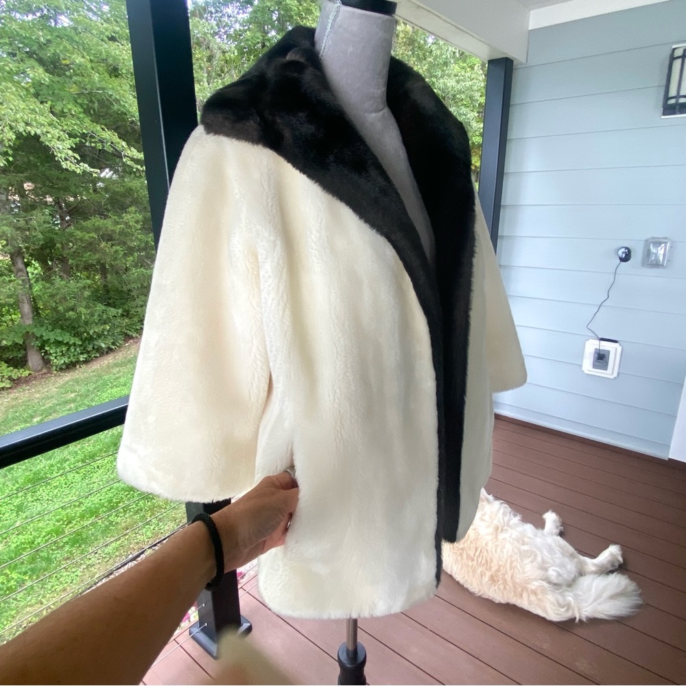VINTAGE Borgana — Gorgeous Cream and Black Faux Fur Women's Coat— SPECTACULAR ! - Picture 4 of 14